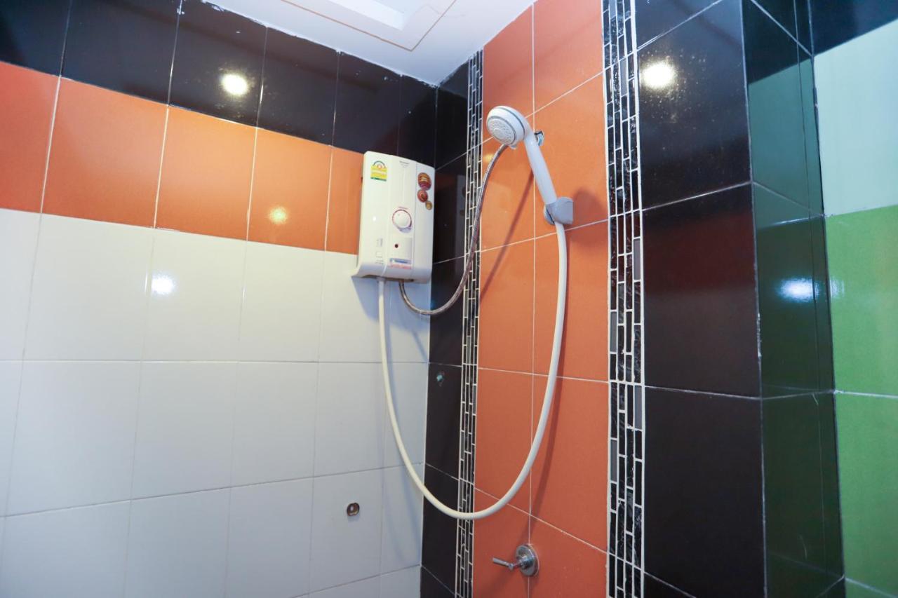 C Tower Hotel Сурат Тхани Екстериор снимка