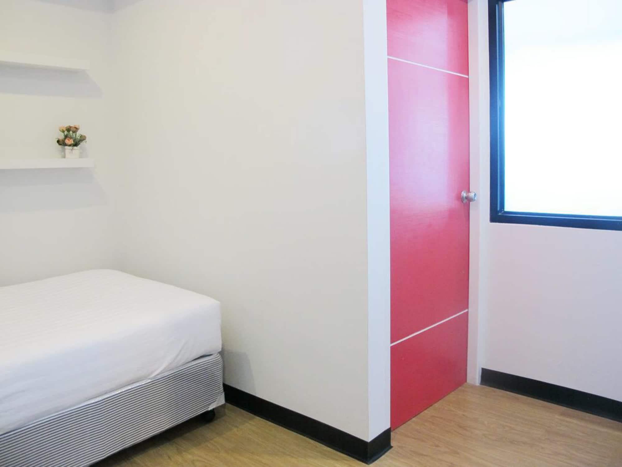 C Tower Hotel Сурат Тхани Екстериор снимка