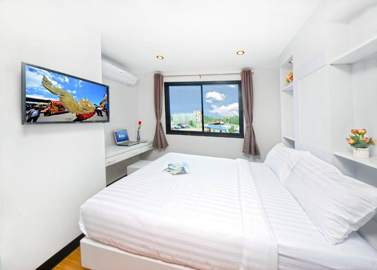C Tower Hotel Сурат Тхани Стая снимка
