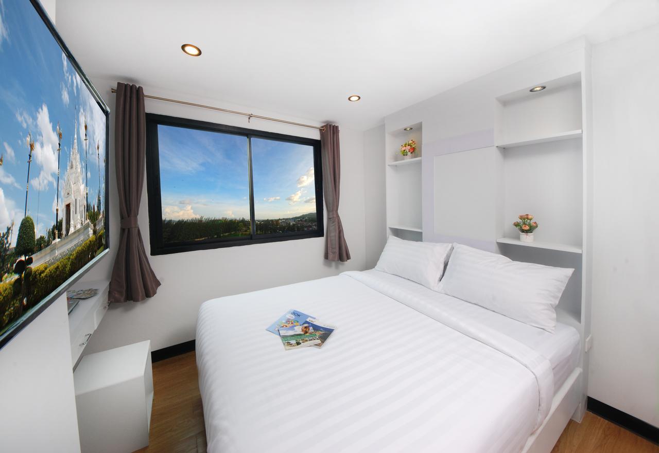 C Tower Hotel Сурат Тхани Стая снимка