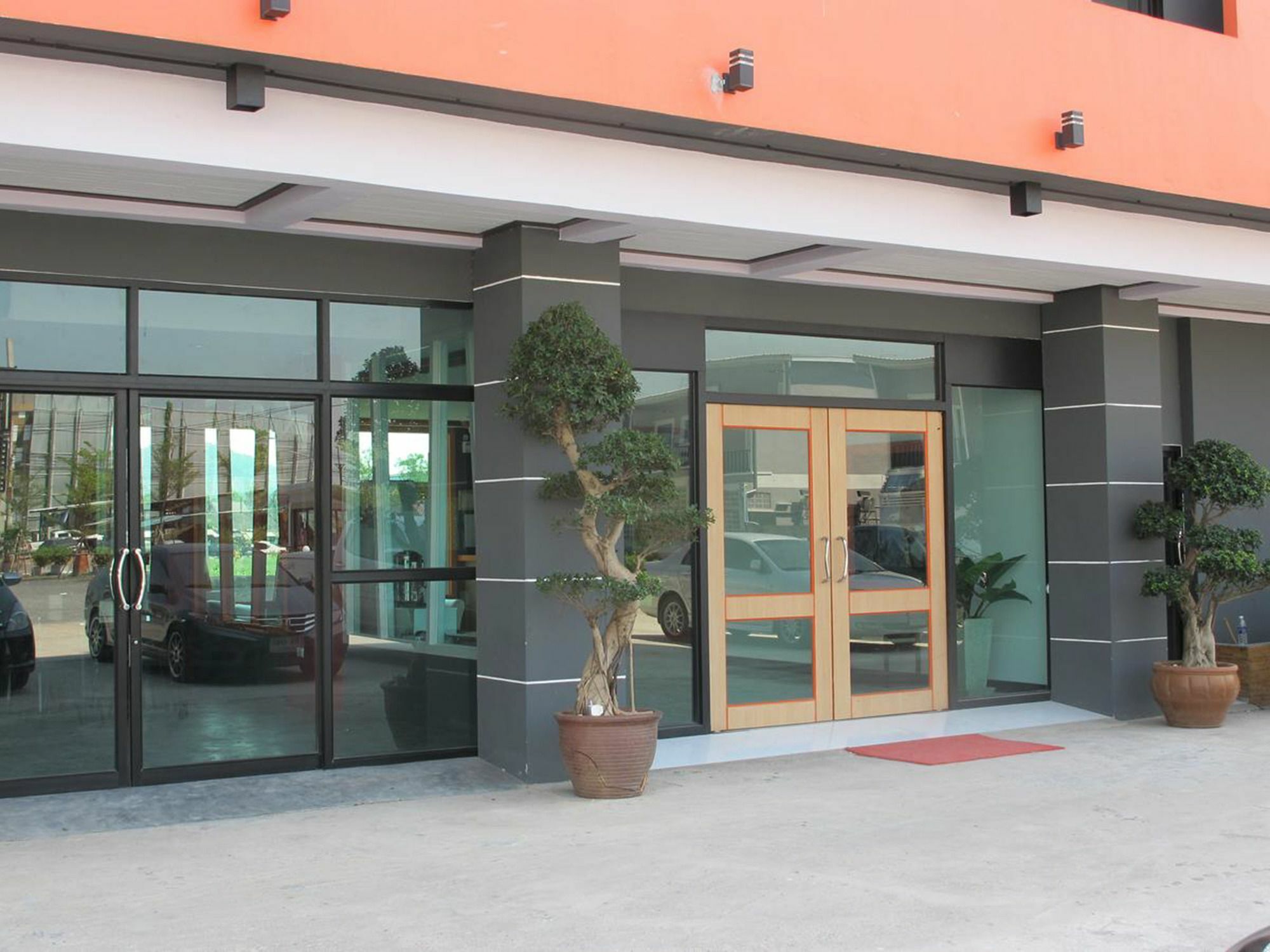 C Tower Hotel Сурат Тхани Екстериор снимка